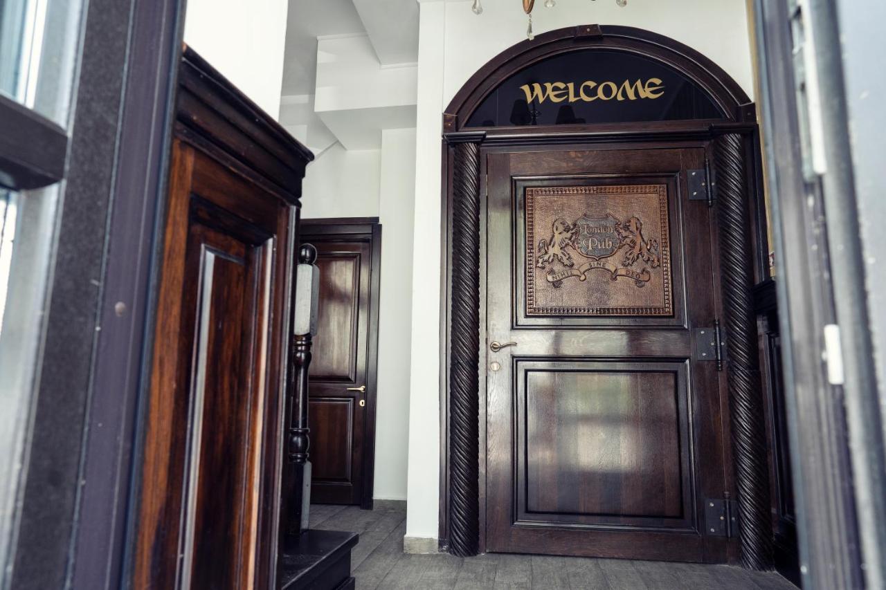 London Apartments Vaslui Ngoại thất bức ảnh