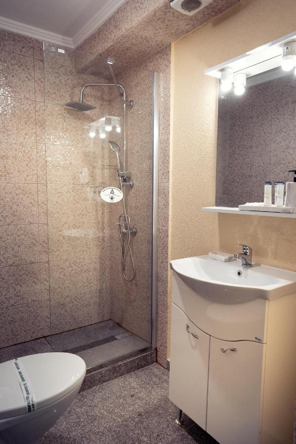 London Apartments Vaslui Ngoại thất bức ảnh